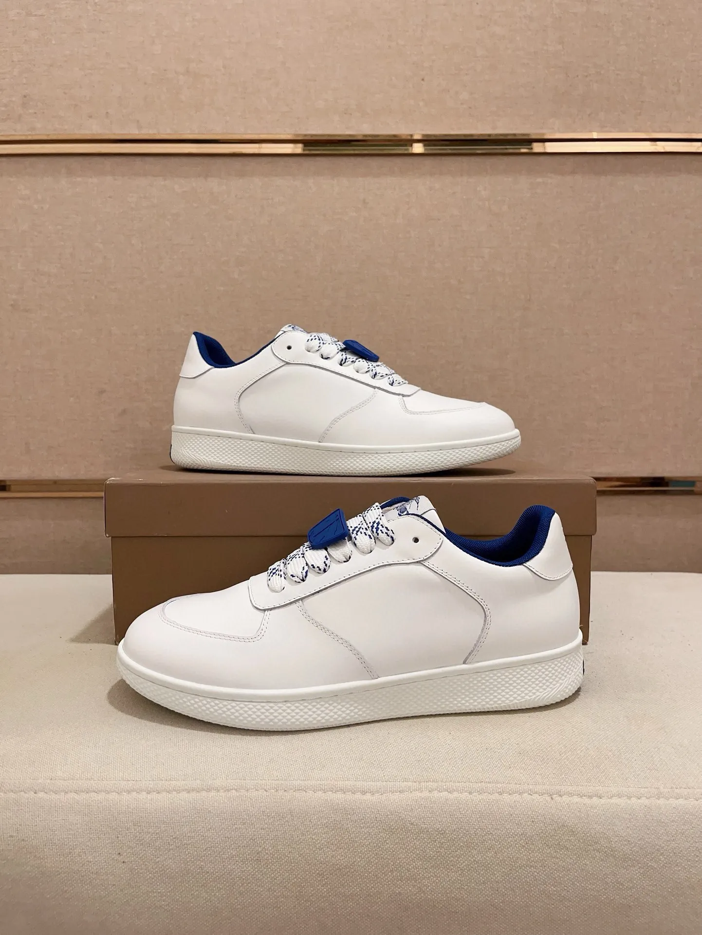 Men's shoes 💰: 560💰🇮🇹🇮🇹The counters are synchronized with Burberry's top purchasing agents🔍🔍Synchronized sales. Positive code number: 38-44. Italian imported cowhide, fully imported sheepskin lining, sole: original sole provided by the original factory, exclusive movable molded sole, super comfortable, original factory follow-up order, 🔍🔍high quality, you can enter and leave the counter at will, welcome to compare (45 yuan for customization, no return or exchange)